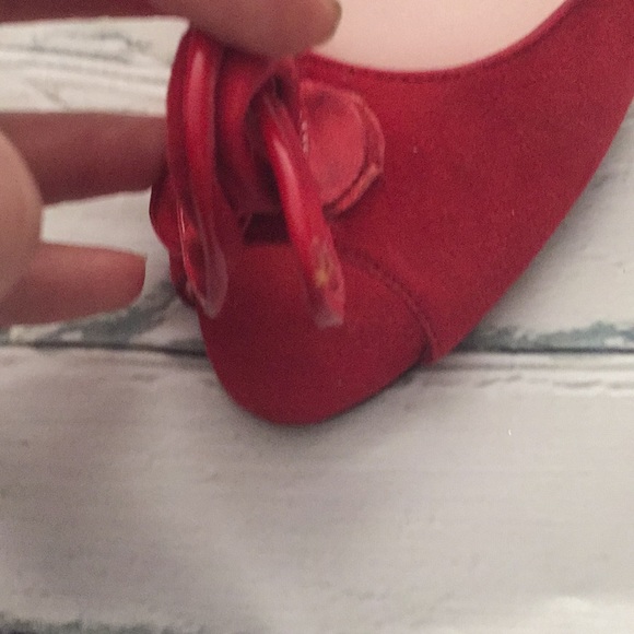 Isaac Mizrahi Red Suede Pumps - Picture 5 of 5